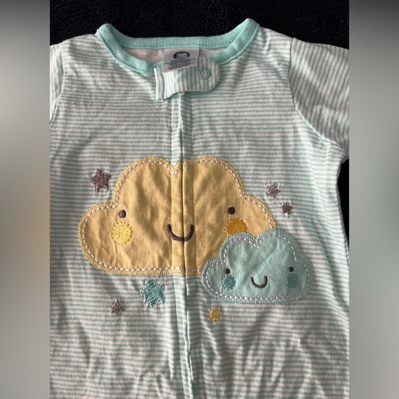 Unused Newborn Onesies and Glass Bottles - Picture 3 of 14